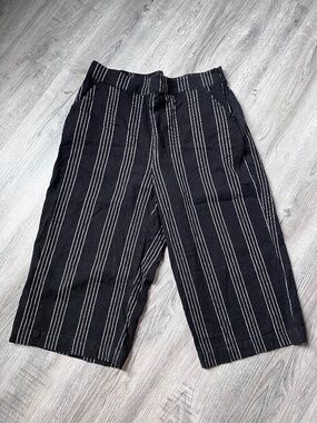 Torrid Black Pinstripe Linen blend Culotte Pant Size 14 side zipper cropped